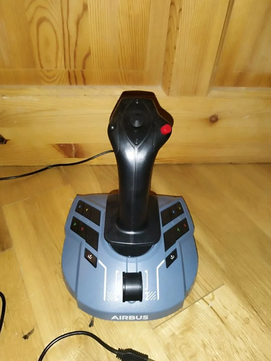 Trustmaster Xbox joystick - Image 1