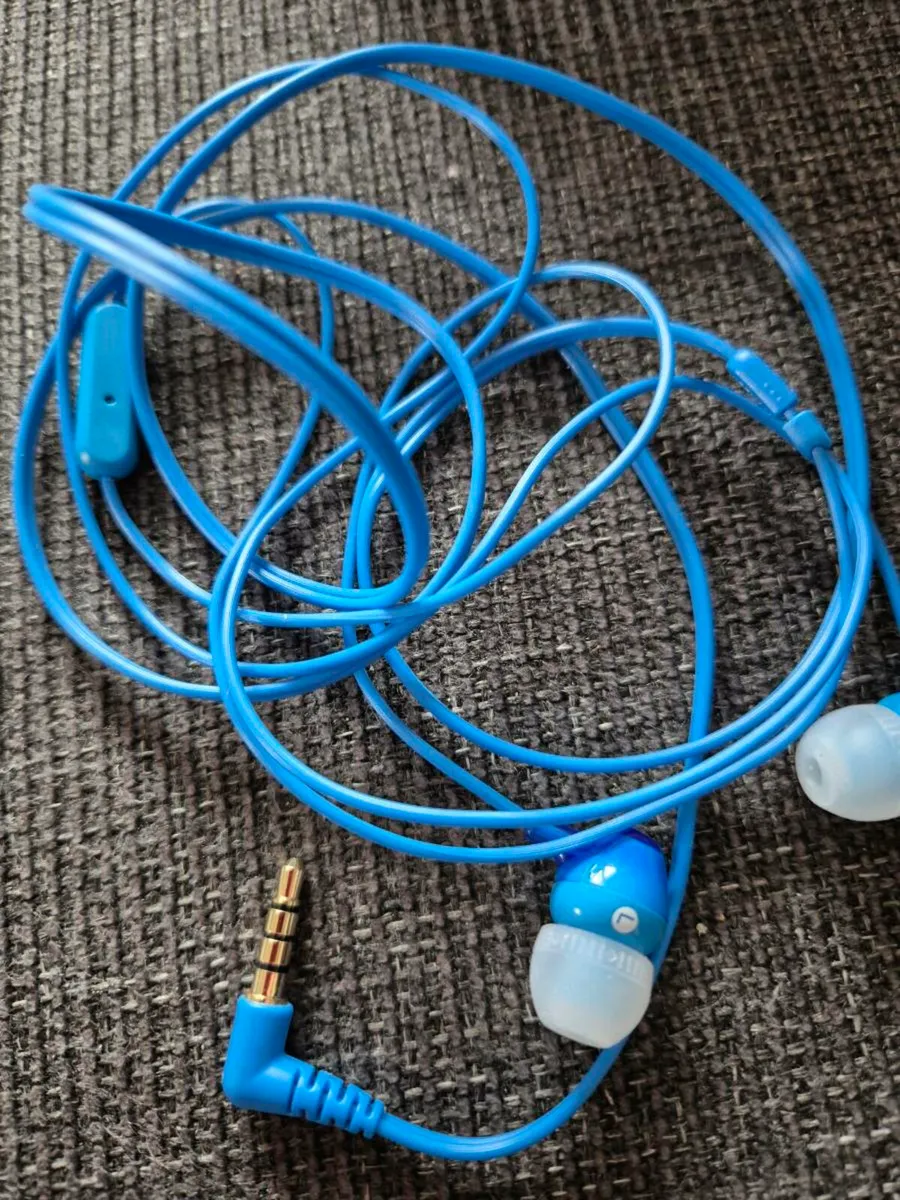 Sony in-ear phones (wired) - Image 1