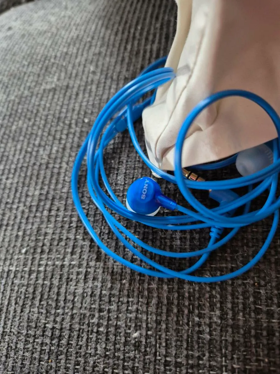 Sony in-ear phones (wired) - Image 2