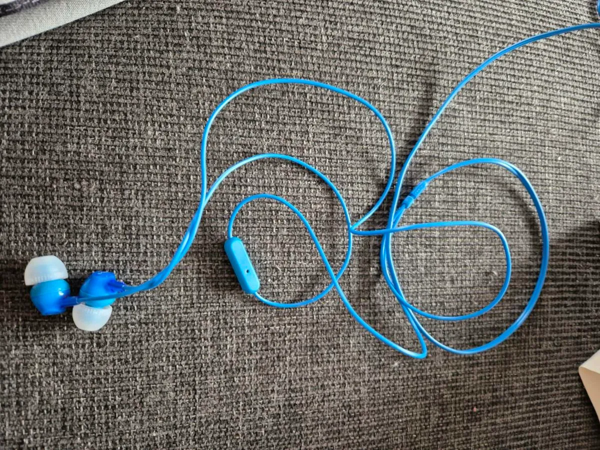 Sony in-ear phones (wired) - Image 3