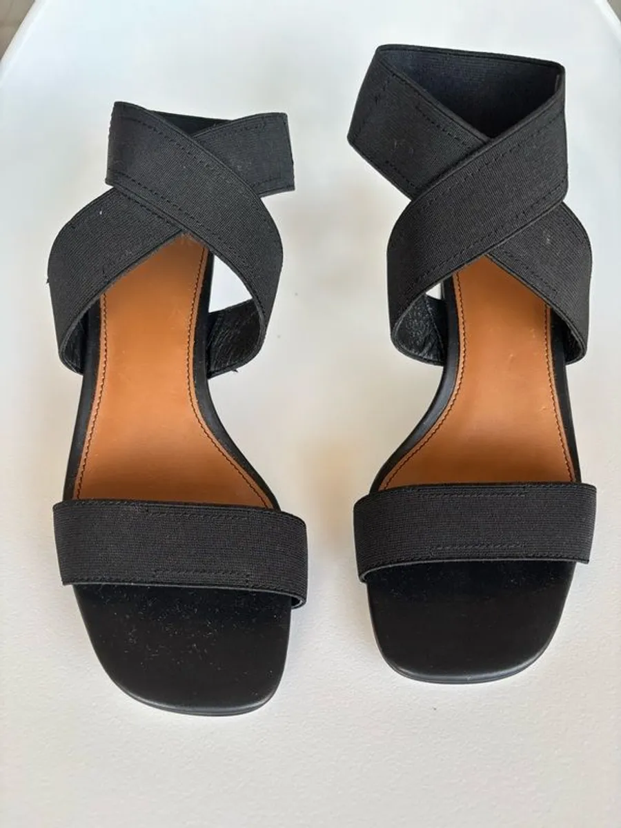 Brand new Donald Pliner leather sandals - Image 1