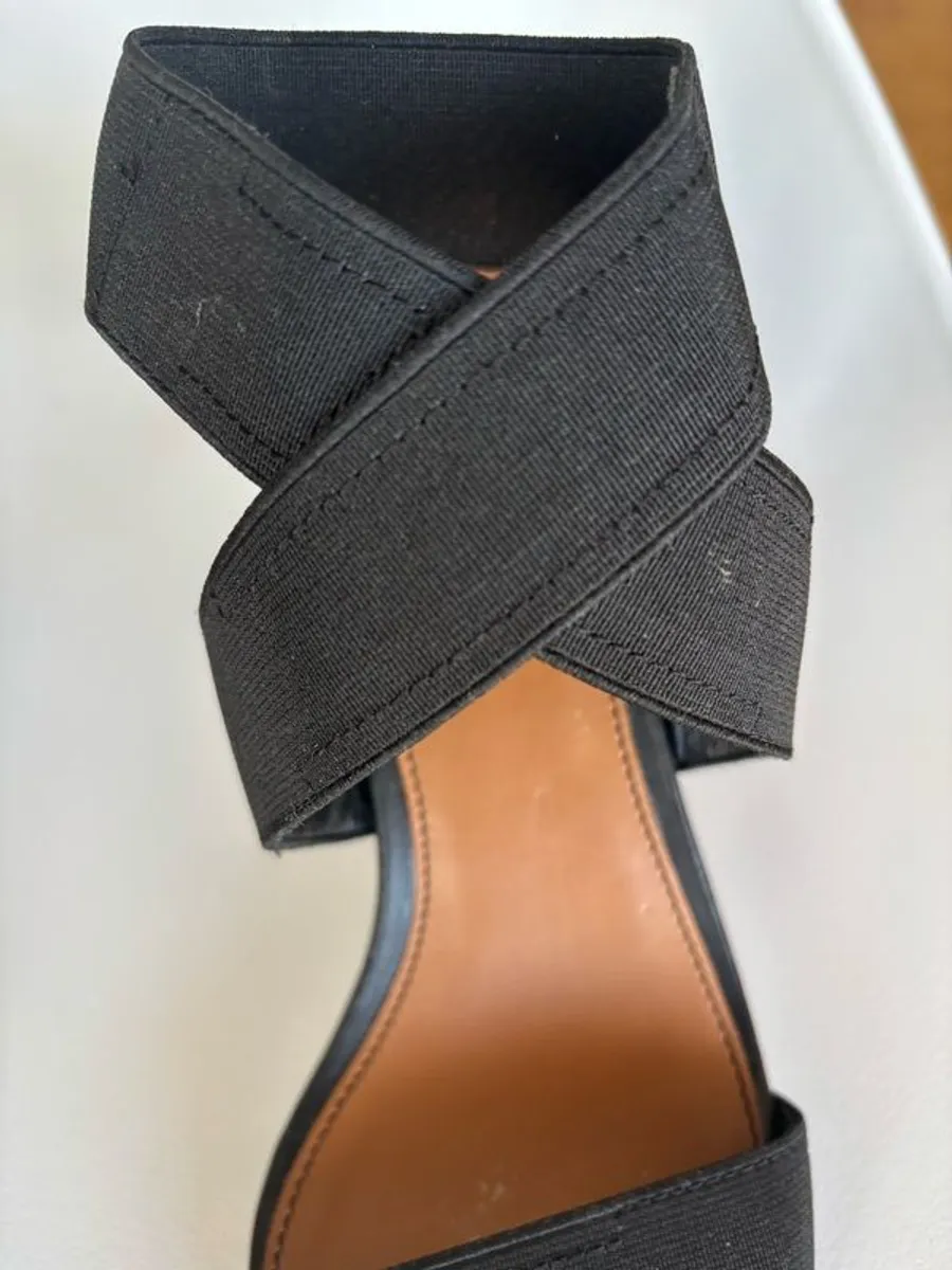 Brand new Donald Pliner leather sandals - Image 4