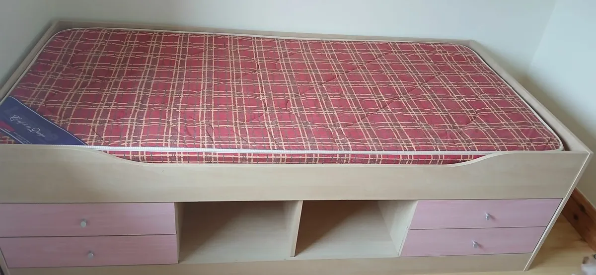 Child single bed - Image 1