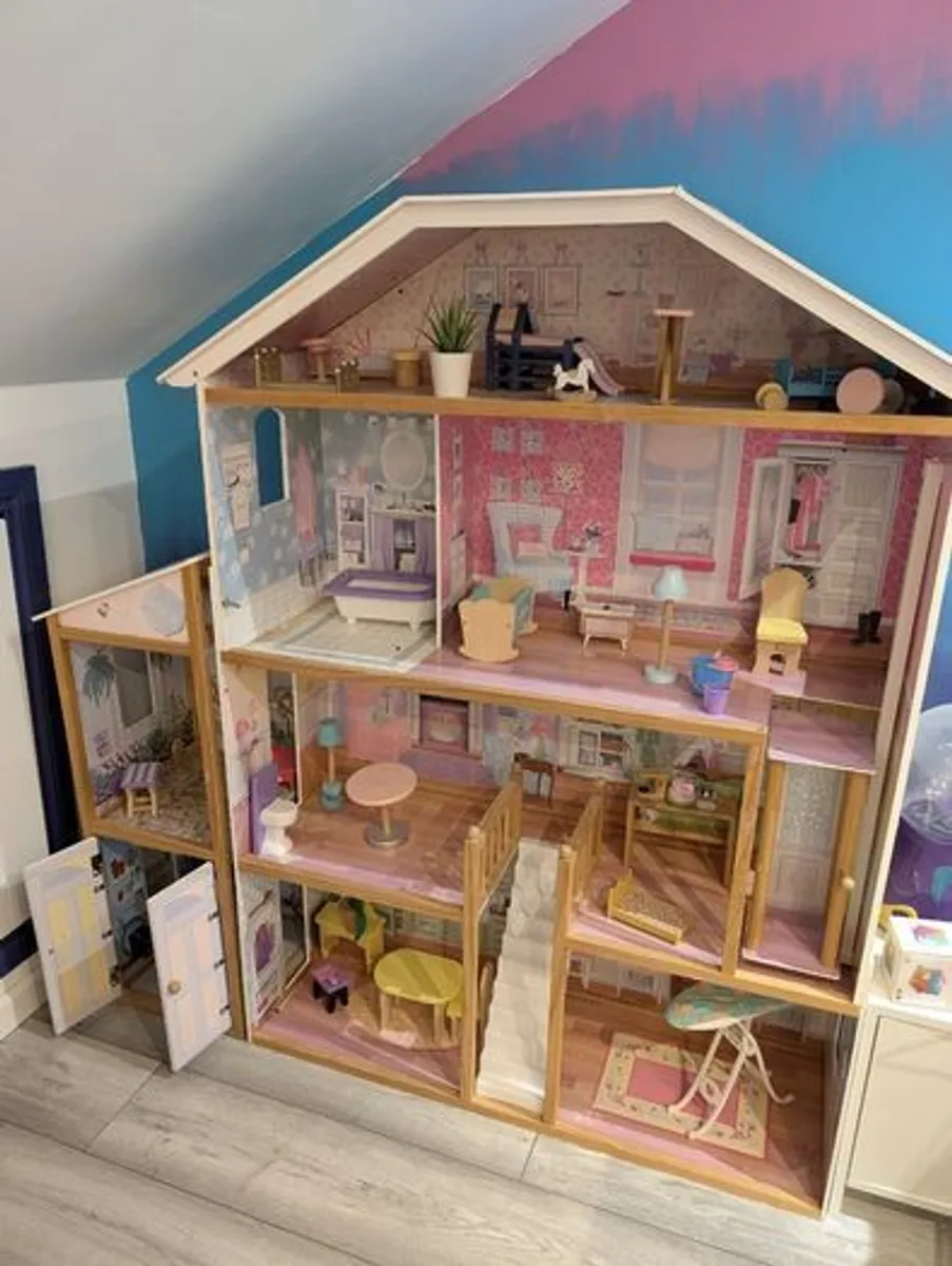 Doll house - Image 1