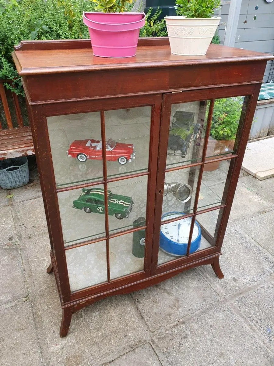 Vintage display cabinet - Image 1