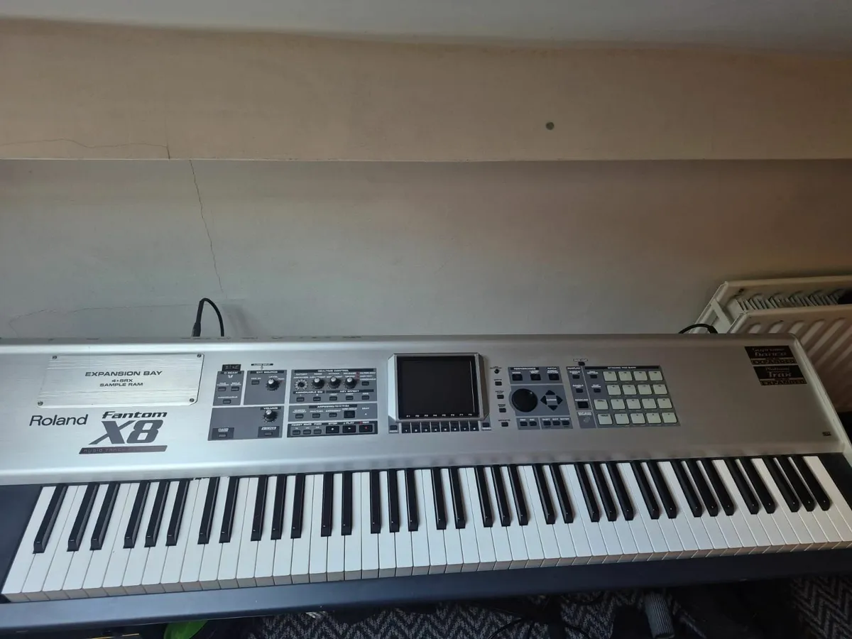 Electric keyboard - Image 1