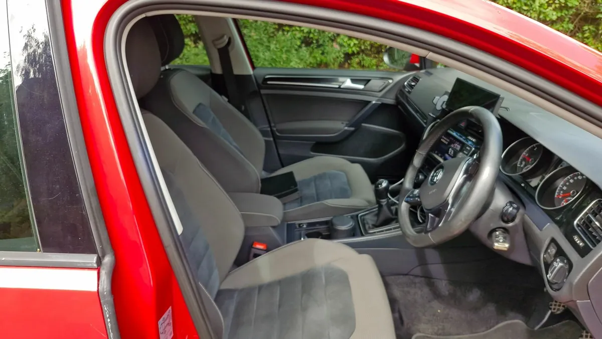Volkswagen Golf 2013 - Image 1