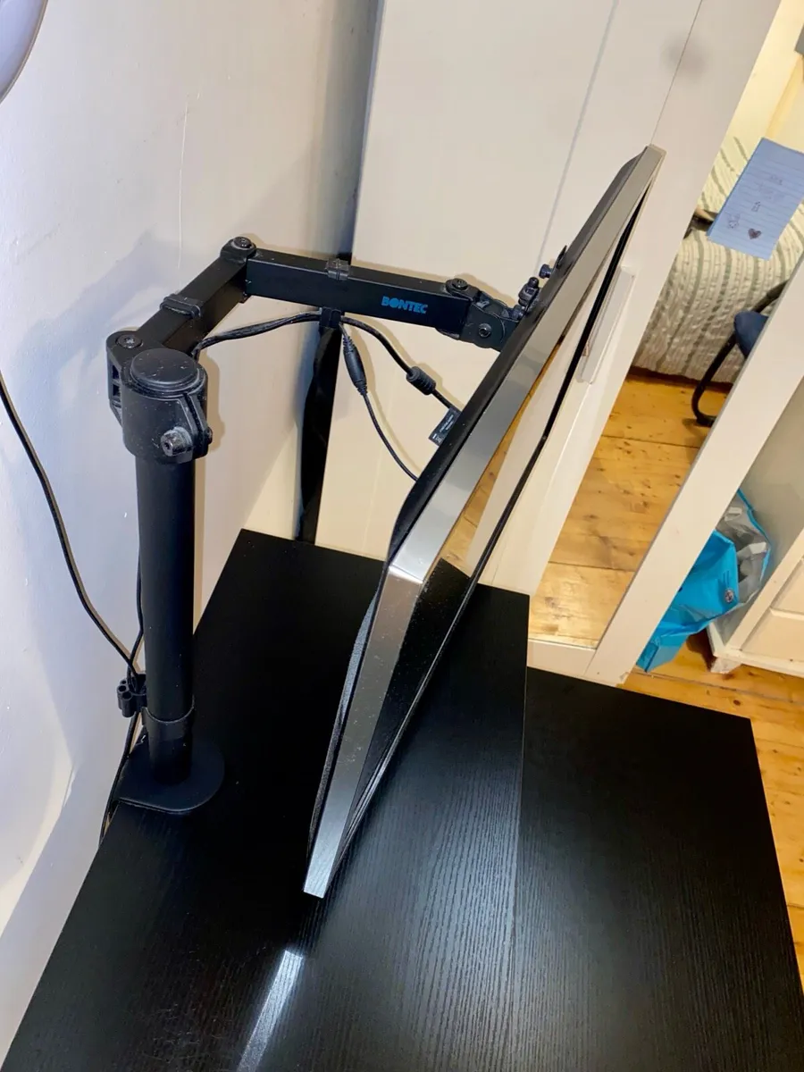 Samsung 28" UHD Monitor (4K) + Wall Mount + Base - Image 3