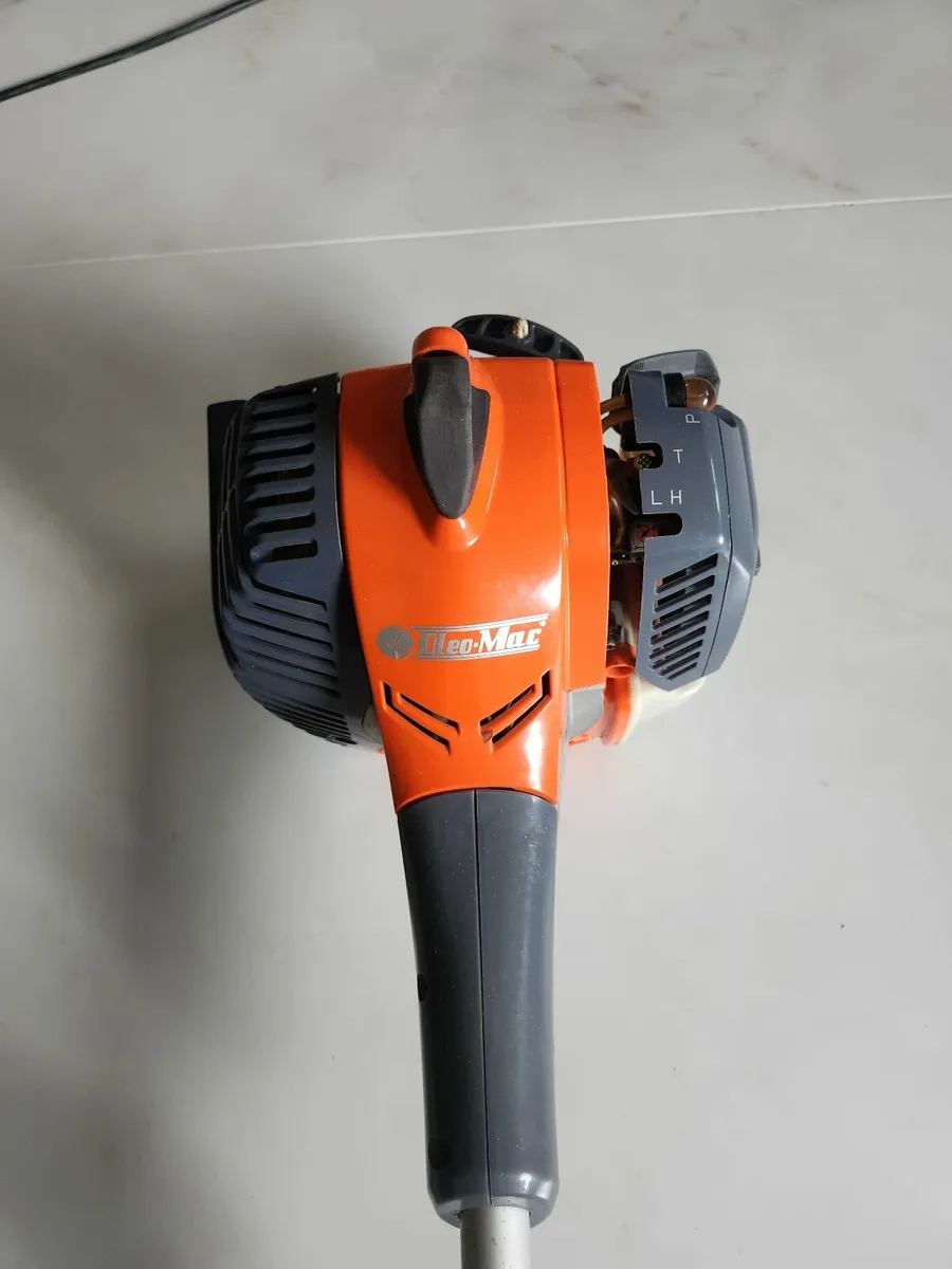 Oleo-Mac BC 240 T  petrol brushcutter. - Image 4