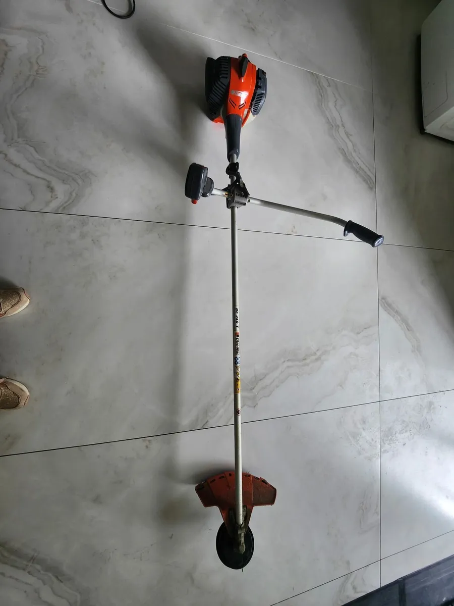 Oleo-Mac BC 240 T  petrol brushcutter. - Image 1