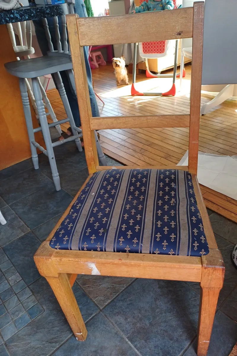 Free chair and comouter desk