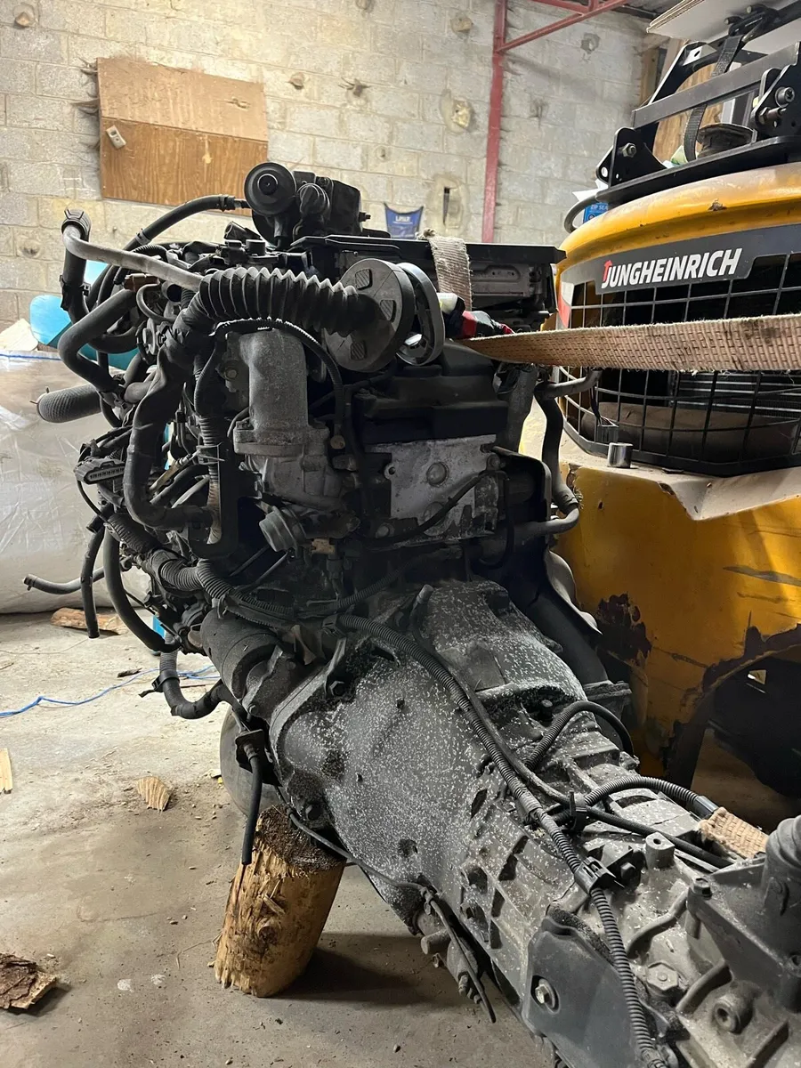 Land Cruiser engine and gear box - Image 3