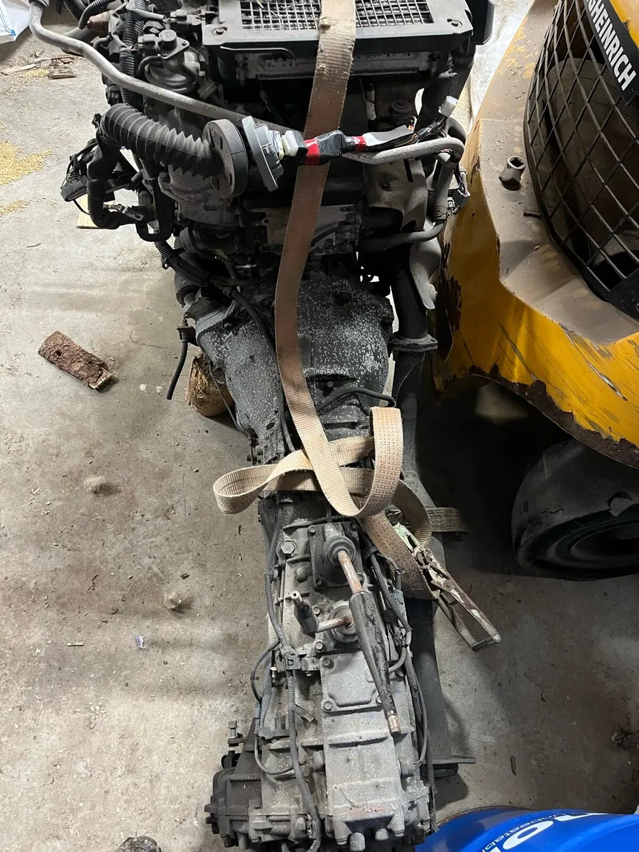 Land Cruiser engine and gear box - Image 4