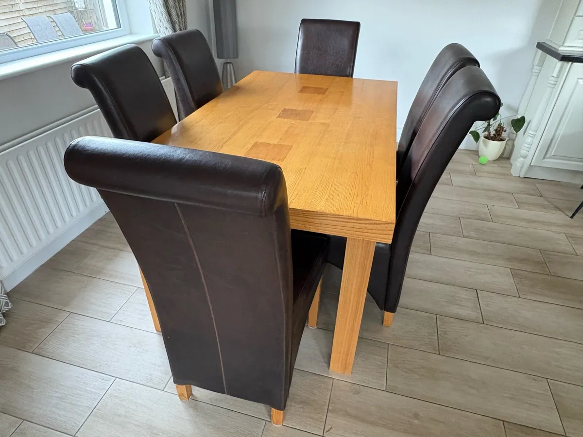 6 Dining Room Chairs and Table - Image 3