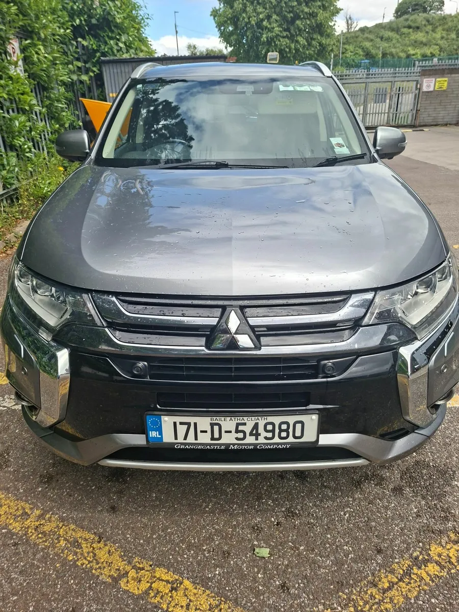 Mitsubishi Outlander 2017 PHEV - Image 1