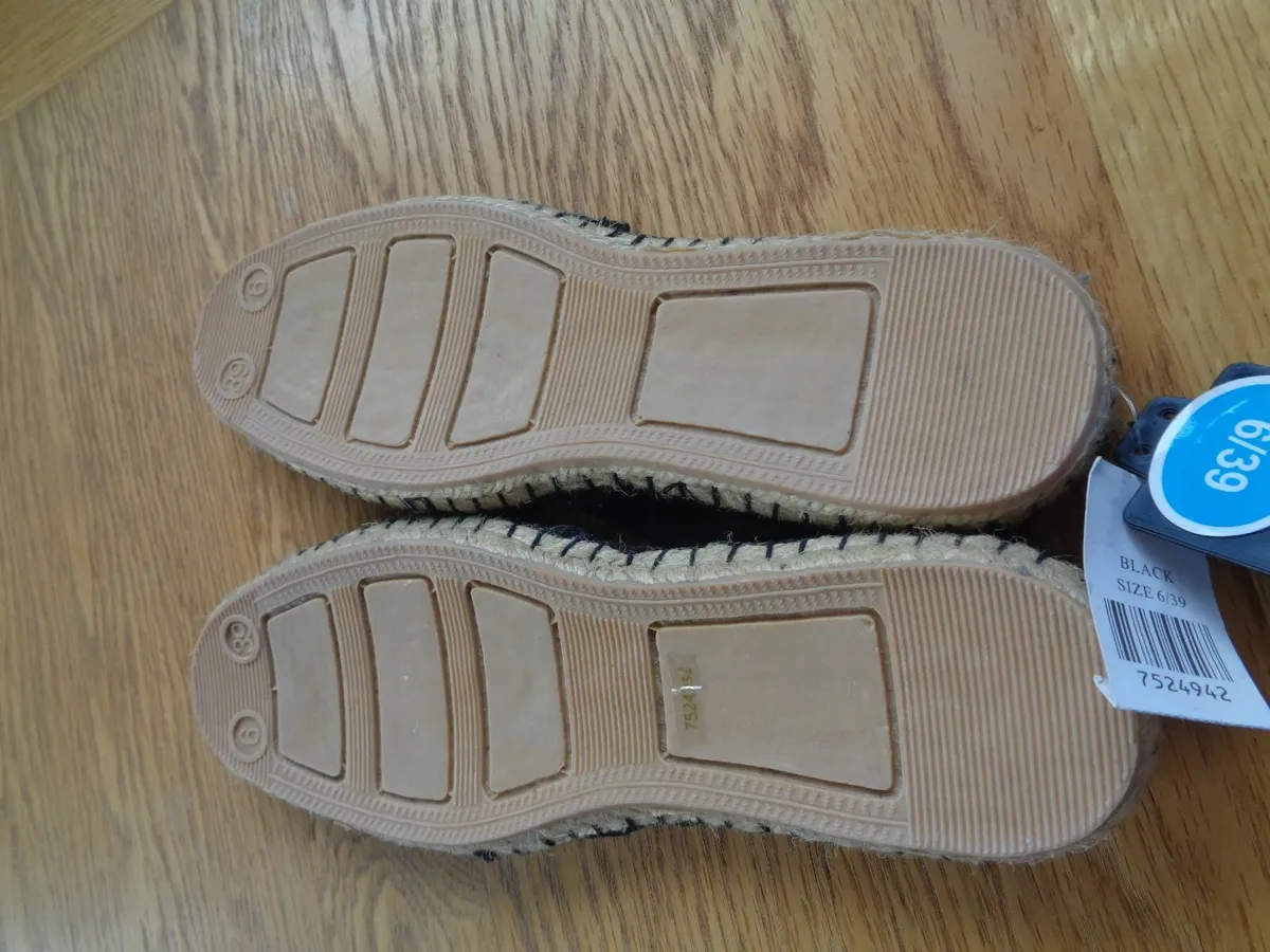 Ladies Canvas Shoes for Sale - Image 4