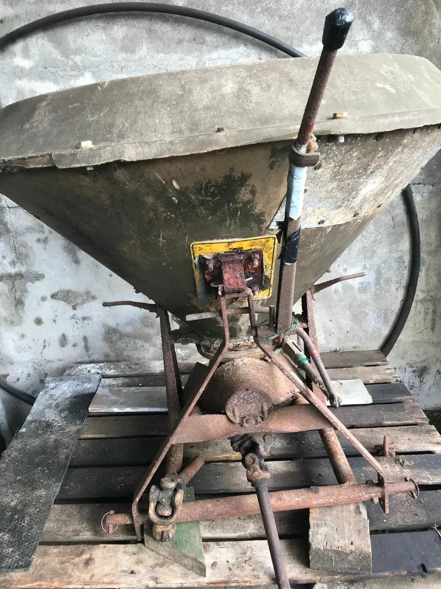 Fertiliser Spreaders - Image 1
