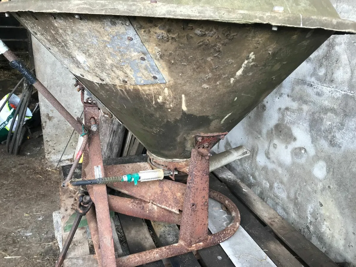 Fertiliser Spreaders - Image 2