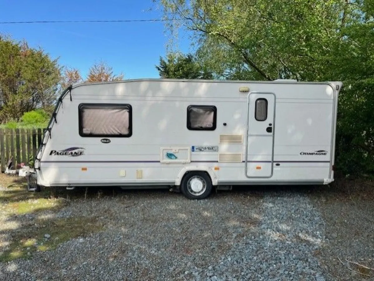 Bailey Pageant Series 5 + Isabella Awning - Image 1