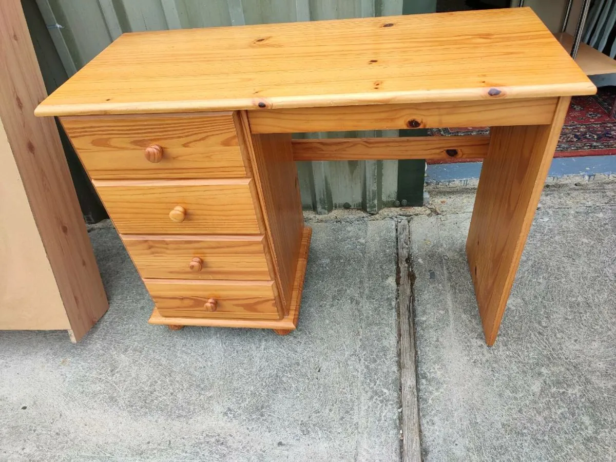 Pine Desk - Image 1