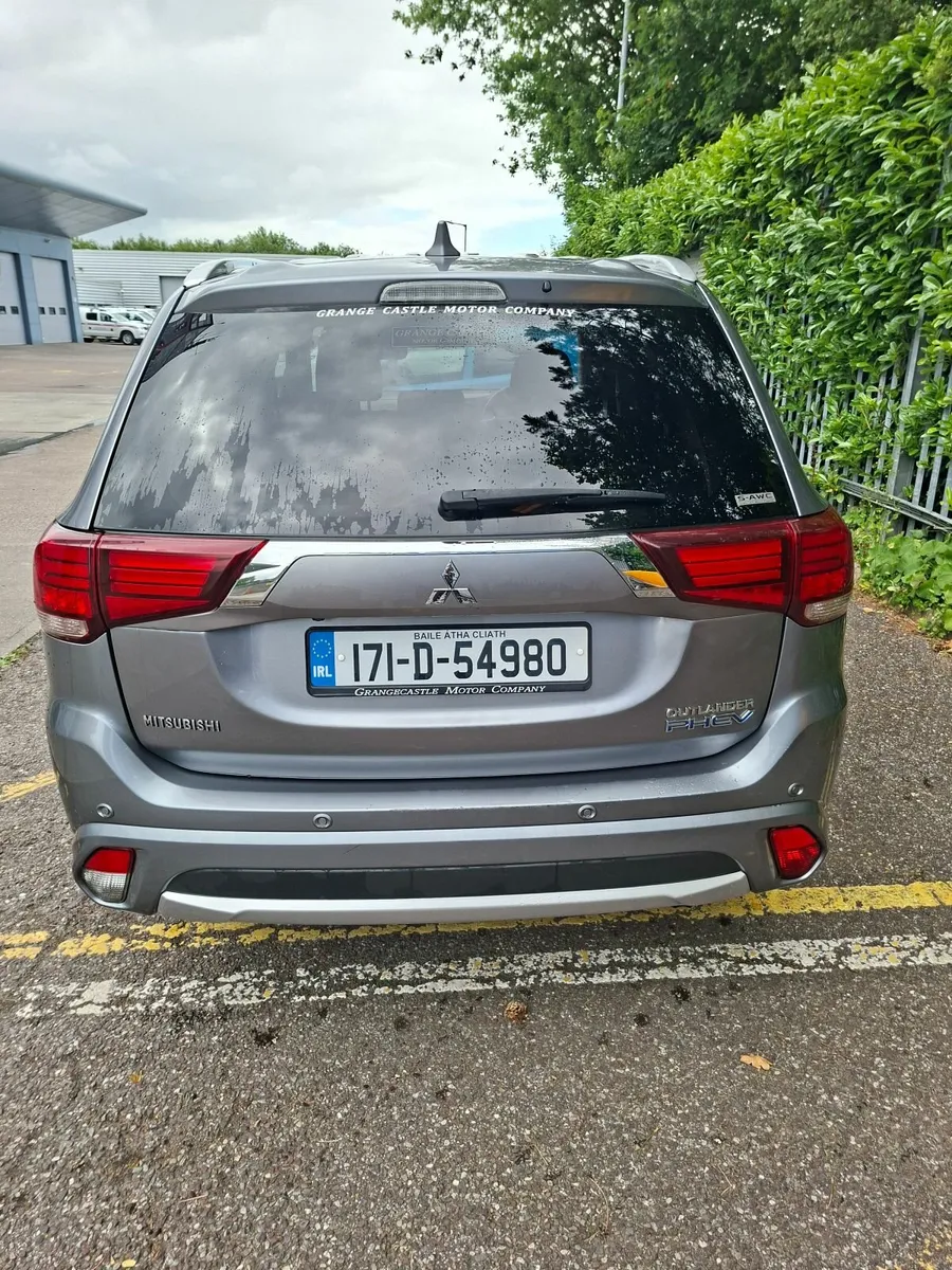 Mitsubishi Outlander 2017 PHEV - Image 4