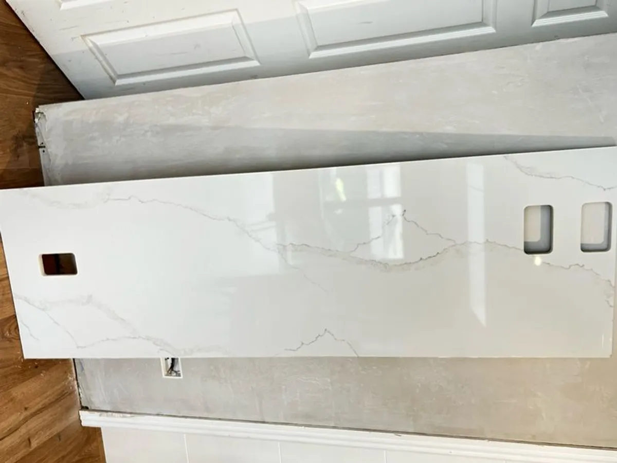 Quartz kitchen worktop and splash back - Image 1