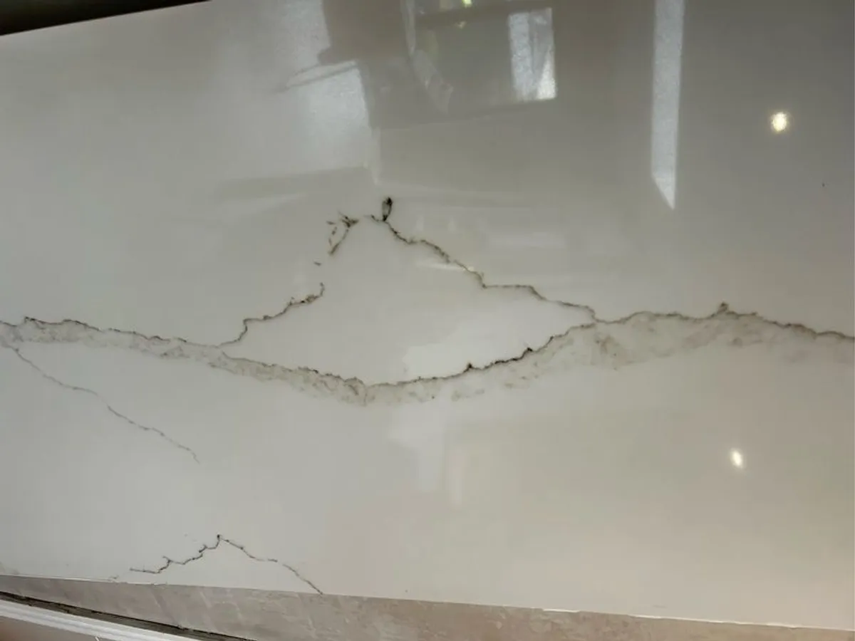 Quartz kitchen worktop and splash back - Image 2