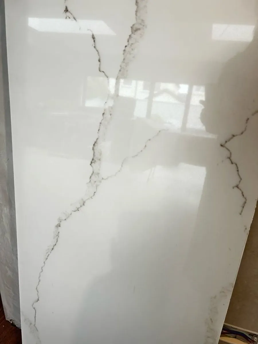 Quartz kitchen worktop and splash back - Image 3