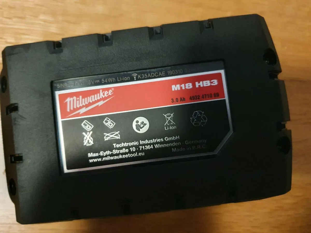 Milwaukee M18 High Output 3.0Amp Battery - Image 2