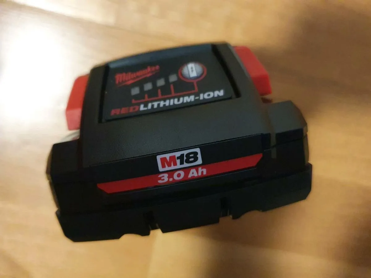 Milwaukee M18 High Output 3.0Amp Battery - Image 3