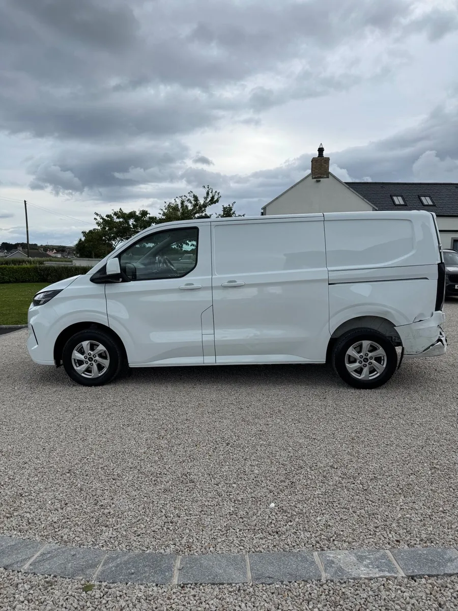2024 Ford Transit Custom Limited - Image 4