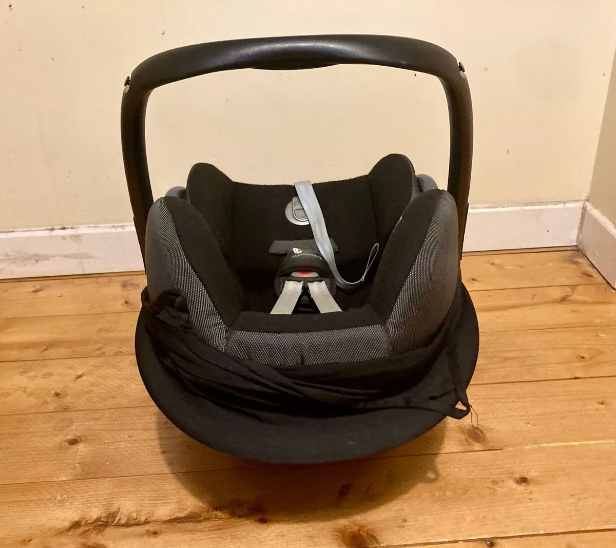 Maxi Cosi Car Seat - Image 4