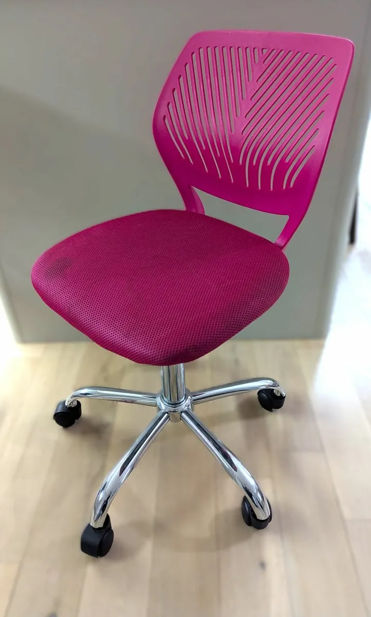 Children's desk chair - Image 1