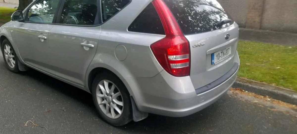 Kia Ceed 2010 Diesel Est NCT 4/26 Tax 1/26 €2,150 - Image 3