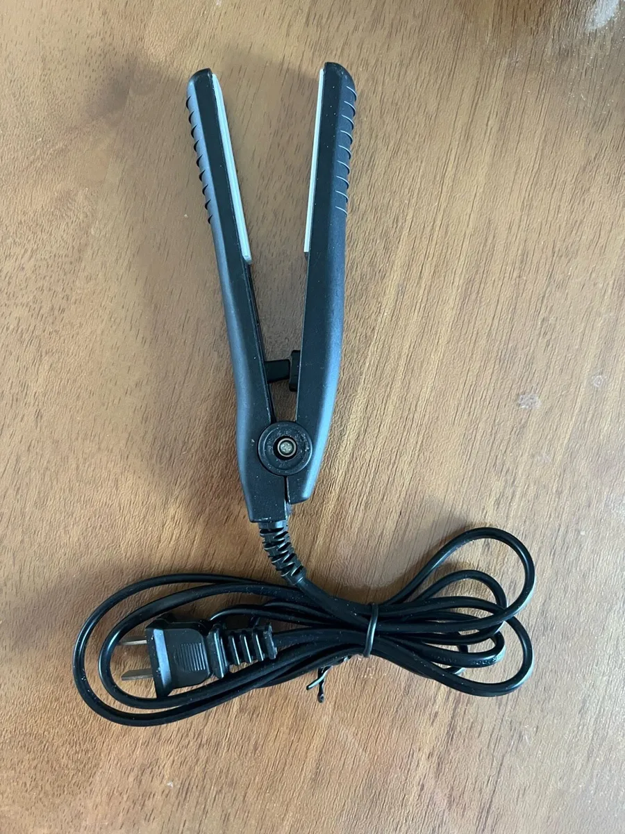 Hair Straightener - Image 1