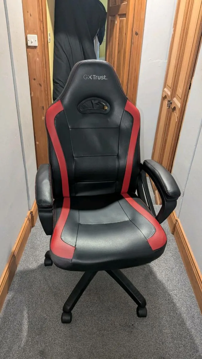 Gaming Chair - Image 1