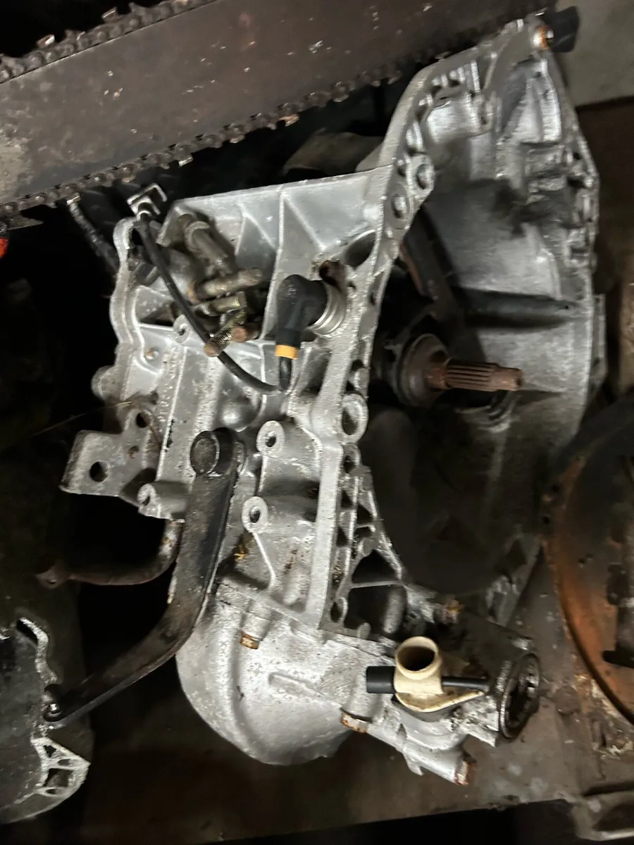 Peugeot parts - Image 1