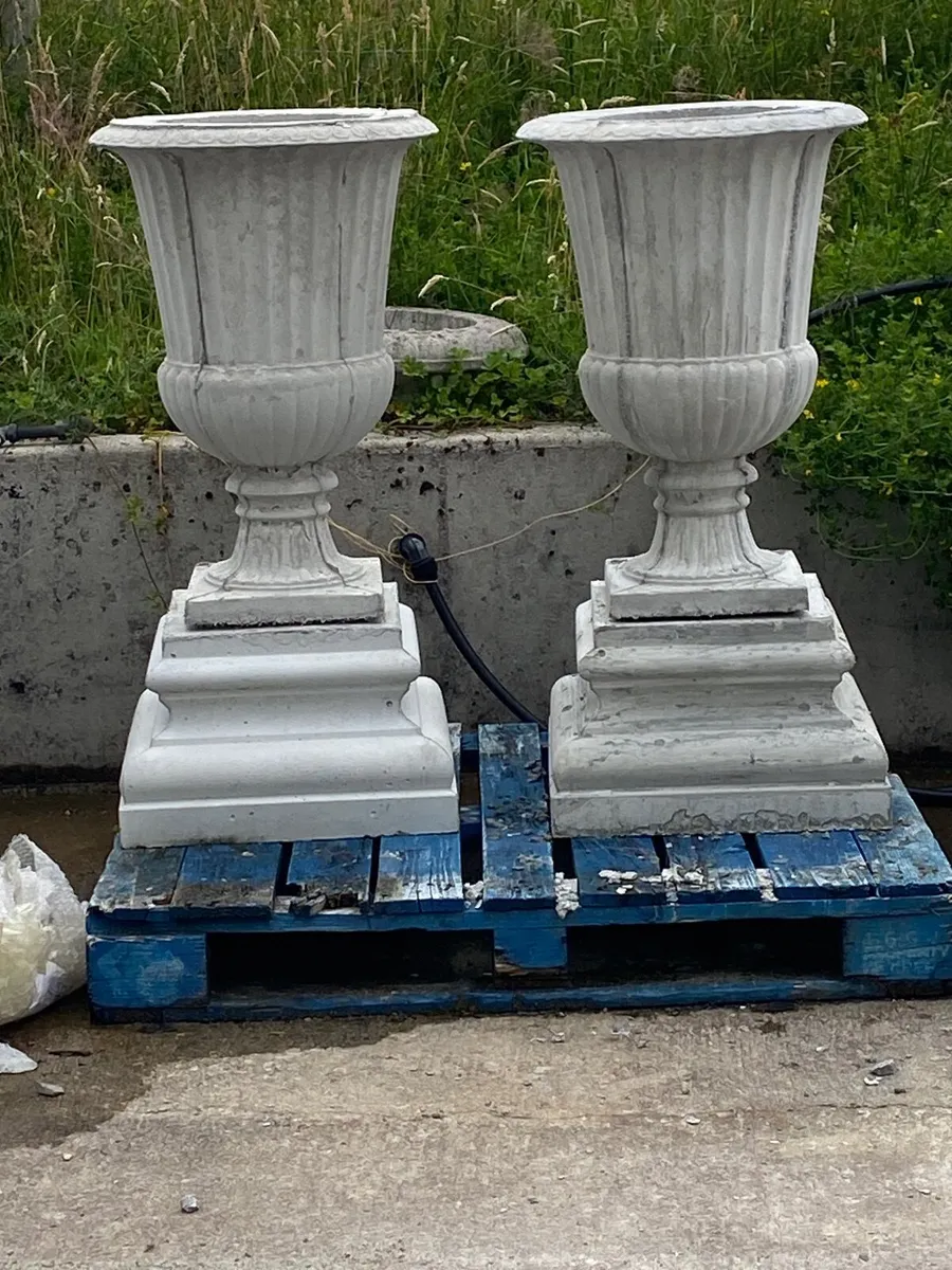 Flower pots - Image 1