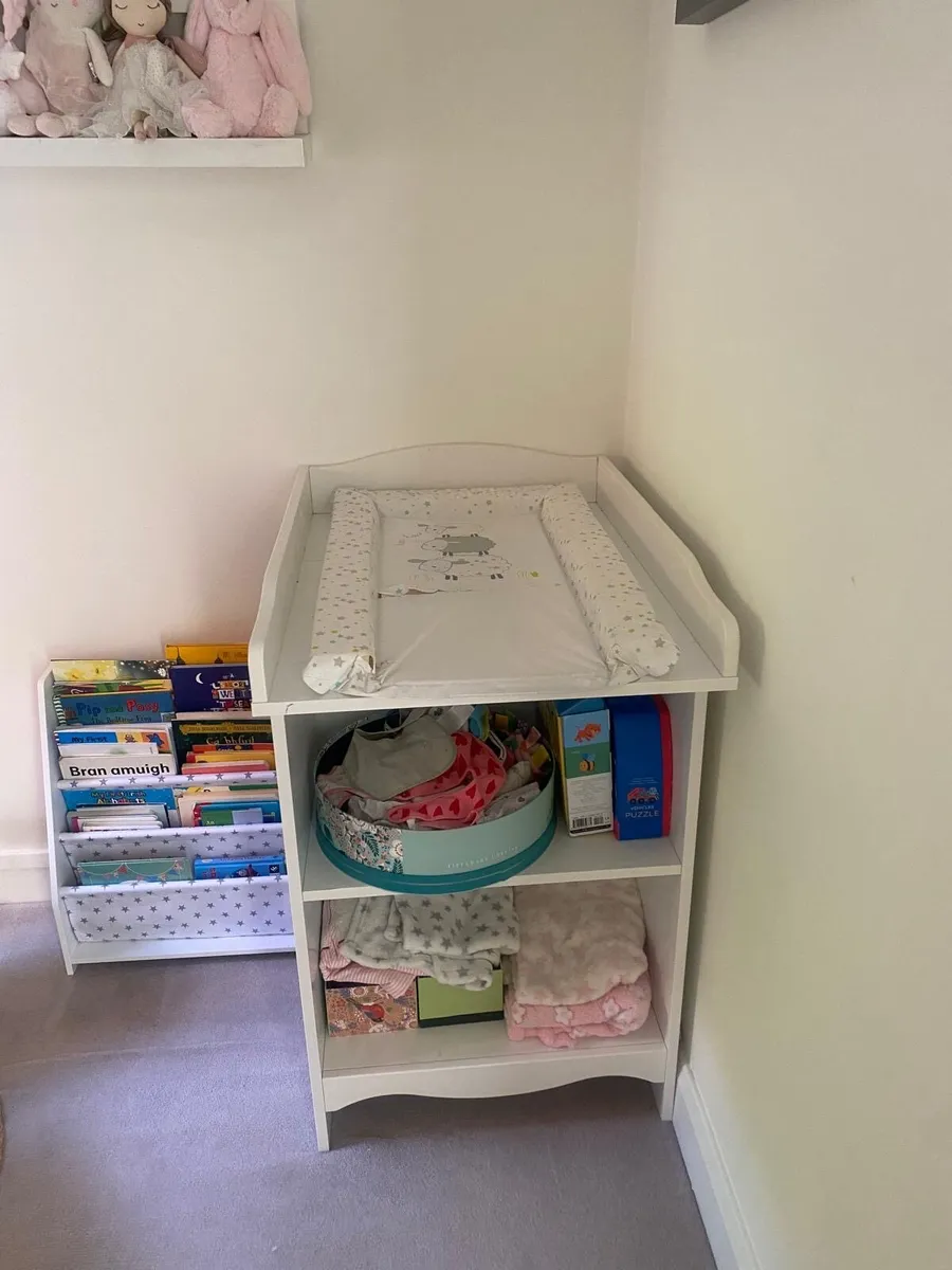 Baby changing table with bookshelf - Image 1