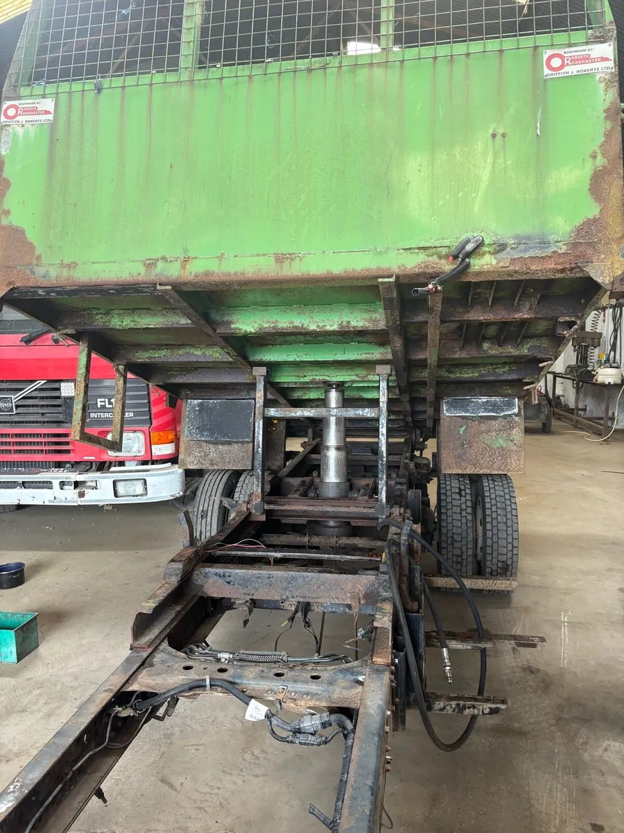 09 Mitsubishi 7c15D tipper Breaking for parts - Image 2