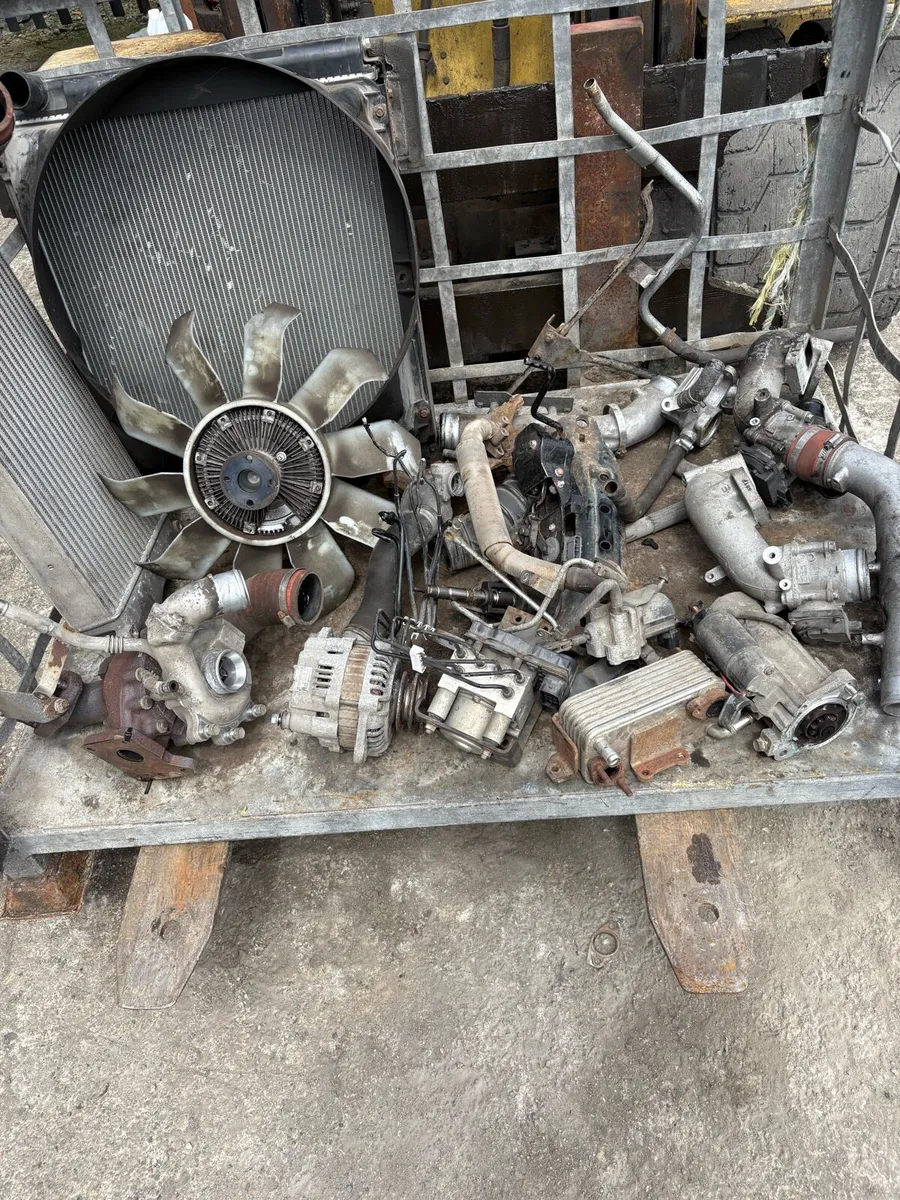 09 Mitsubishi 7c15D tipper Breaking for parts - Image 4