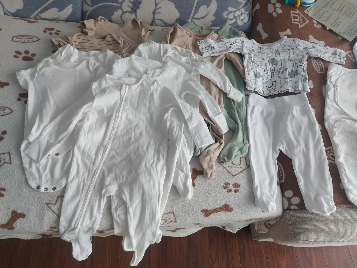 Baby clothes 3-6 month's + newborn swaddle blanket - Image 2