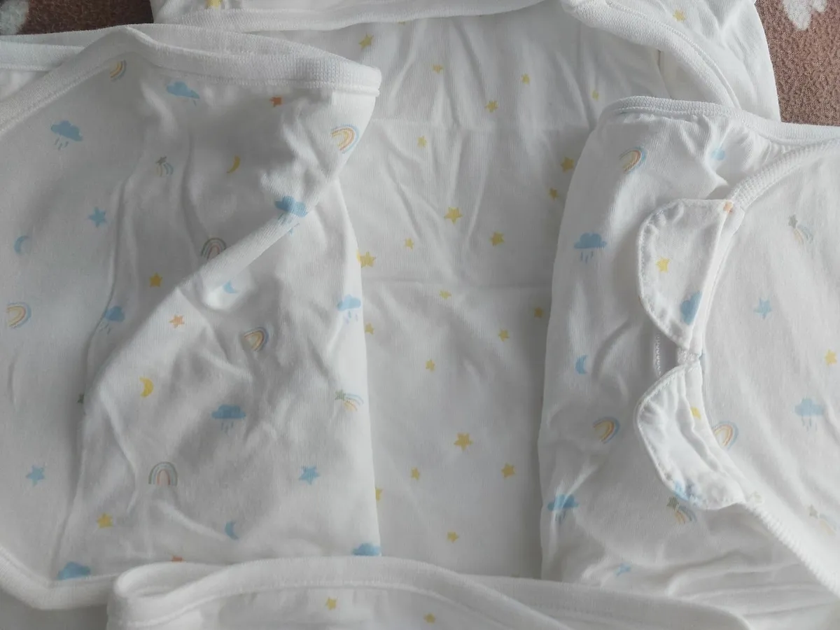 Baby clothes 3-6 month's + newborn swaddle blanket - Image 3