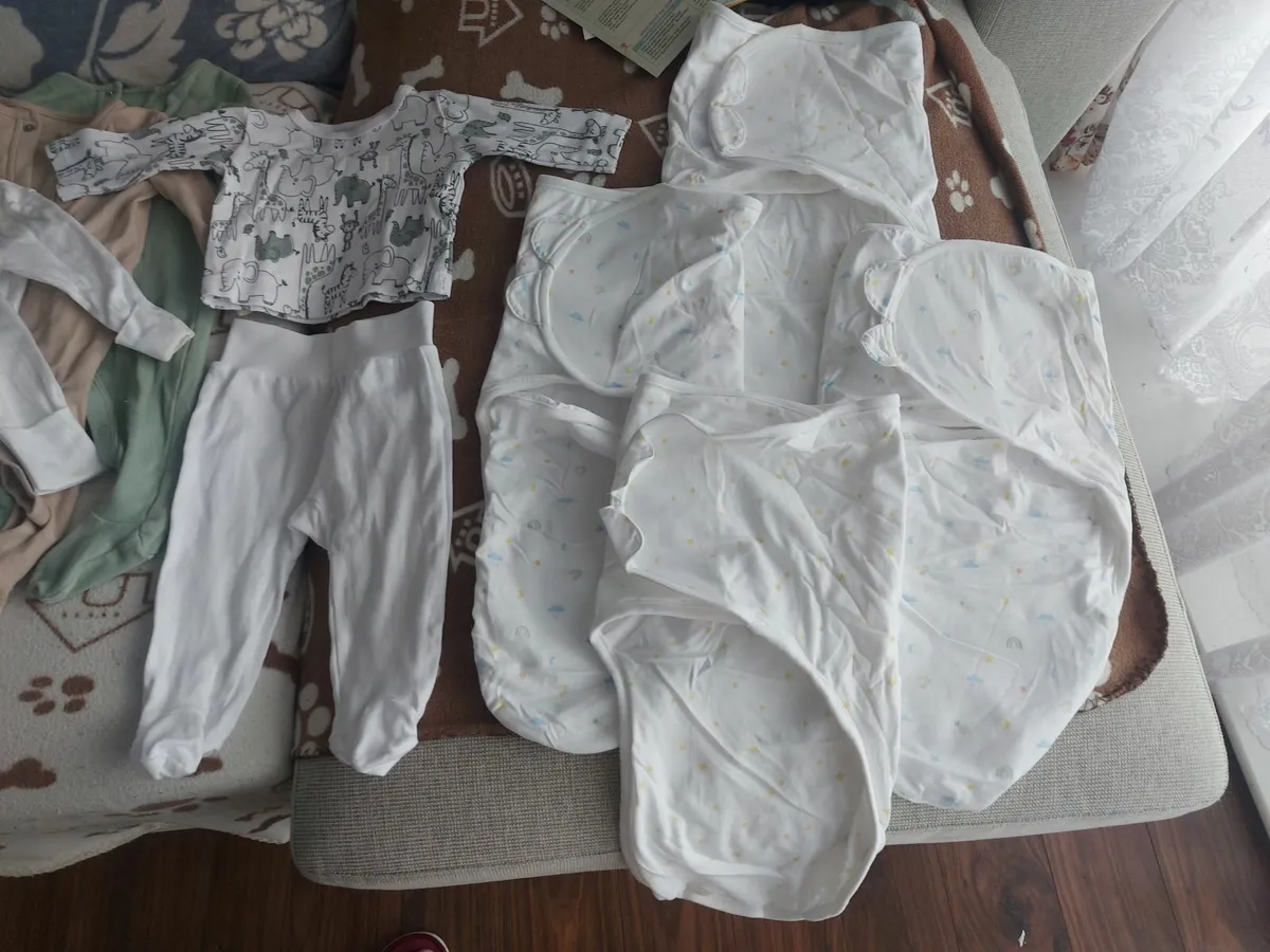 Baby clothes 3-6 month's + newborn swaddle blanket - Image 4