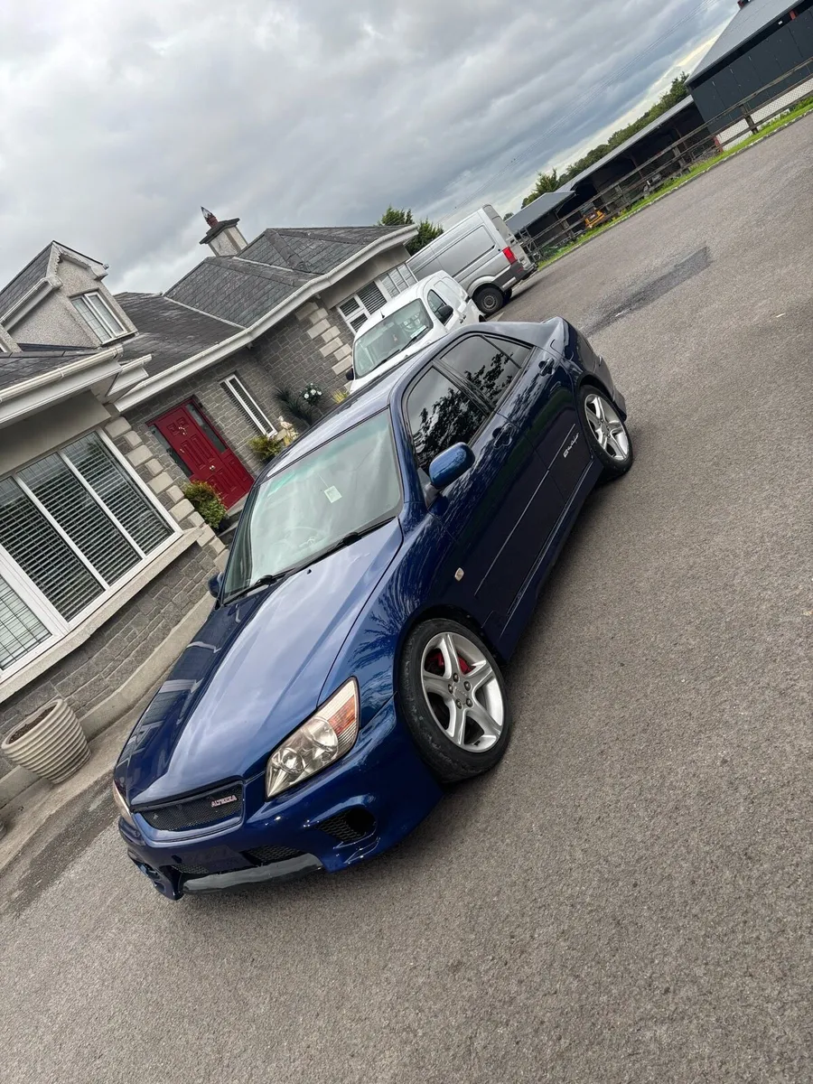 Toyota altezza - Image 1