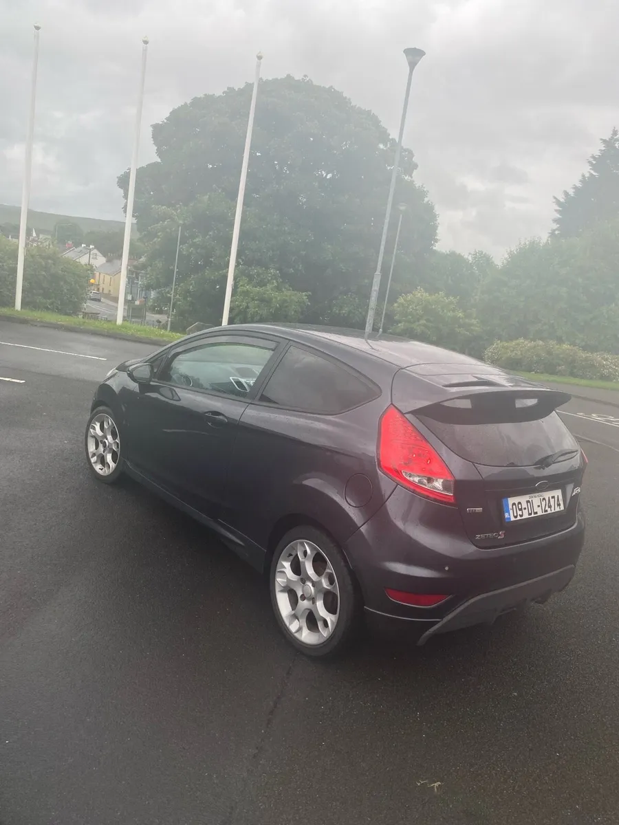 Ford fiesta Ztech S - Image 2