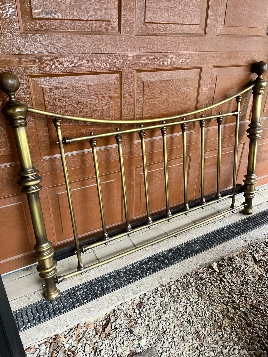 Brass 5ft bed with base - Image 2