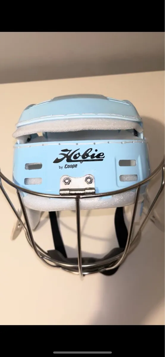 Hurling helmet - Image 1