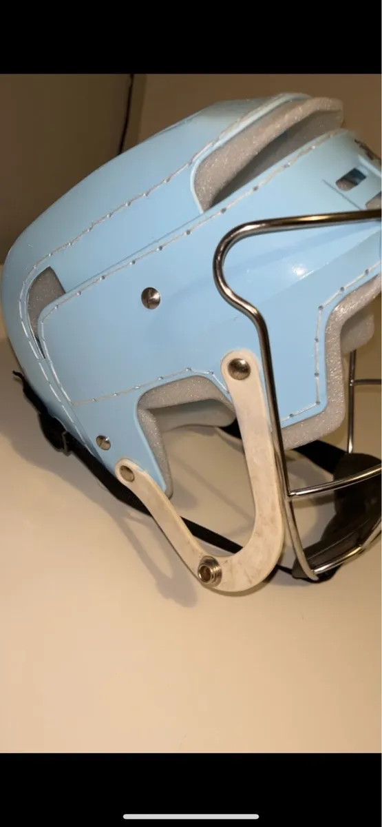 Hurling helmet - Image 3