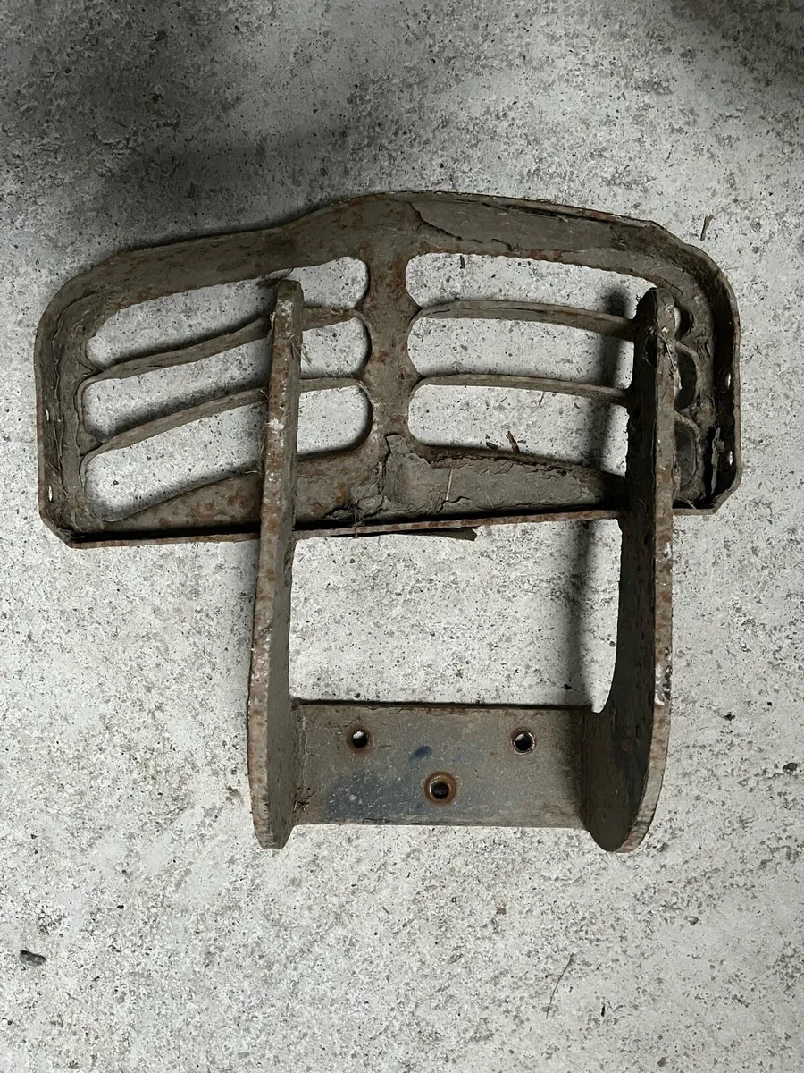 Valtra bottom step - Image 2